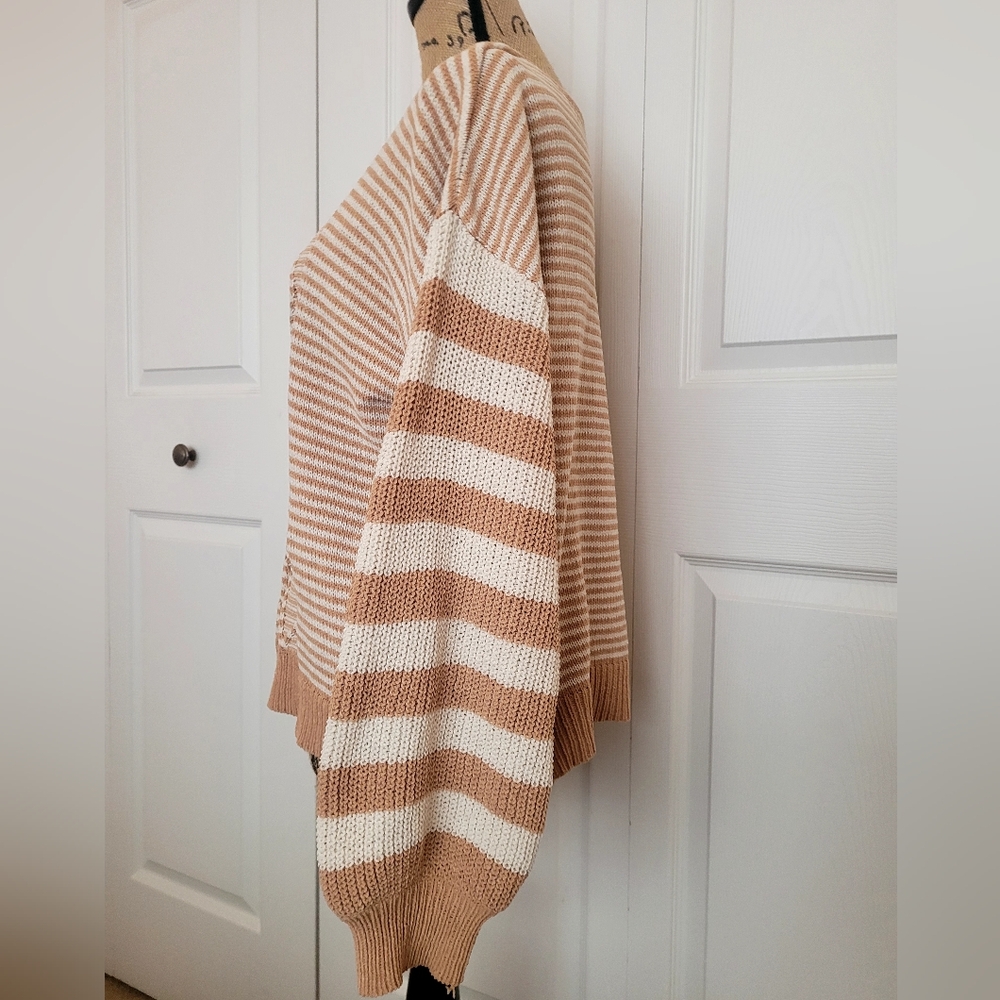 🤎 Hem & Thread Sweater - Picture 3 of 4